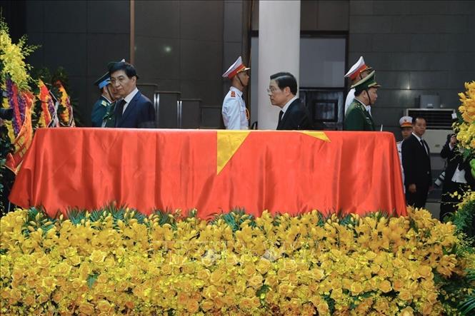 Đồng chí Vương Hộ Ninh, Ủy viên Thường vụ Bộ Chính trị Trung ương Đảng Cộng sản Trung Quốc, Chủ tịch Chính hiệp toàn quốc Trung Quốc, đại diện đặc biệt của Tổng Bí thư, Chủ tịch Trung Quốc Tập Cận Bình, dẫn đầu Đoàn đại biểu Đảng Cộng sản Trung Quốc viếng Tổng Bí thư Nguyễn Phú Trọng. Ảnh: TTXVN