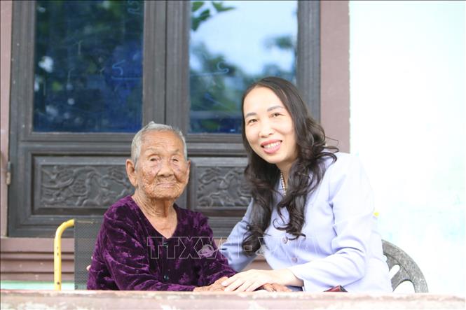 Mẹ Việt Nam Anh hùng Văn Thị Men trú tại xã Quảng Thái, huyện Quảng Điền đã tròn 101 tuổi. Ảnh: Ảnh: TTXVN phát 