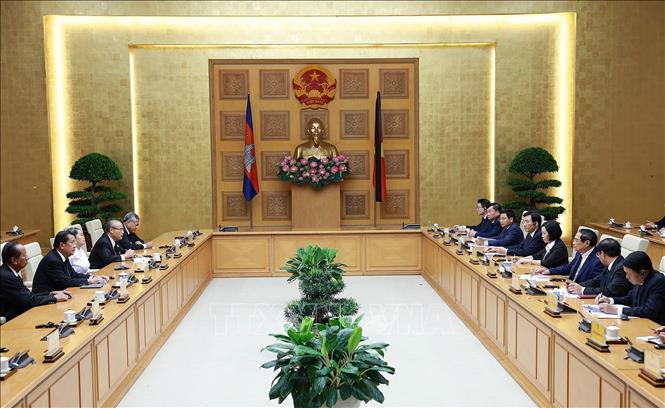 Thủ tướng Phạm Minh Chính tiếp Chủ tịch Đảng Nhân dân Campuchia Samdech Hun Sen. Ảnh: Dương Giang-TTXVN
