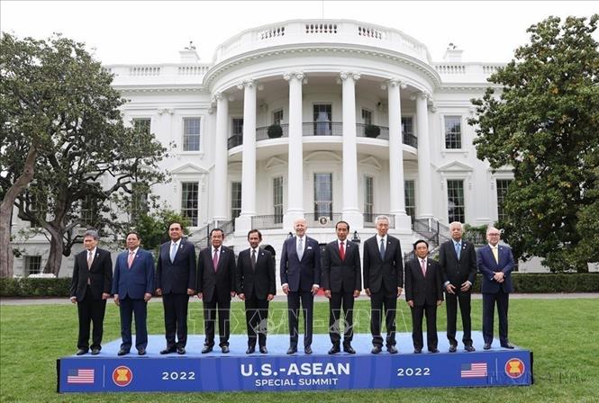 Trong khuôn khổ Hội nghị cấp cao đặc biệt ASEAN - Hoa Kỳ, tối 12/5/2022, tại Washington D.C.(Hoa Kỳ), Thủ tướng Phạm Minh Chính và các nhà lãnh đạo ASEAN gặp Tổng thống Hoa Kỳ Joe Biden. Ảnh: Dương Giang-TTXVN