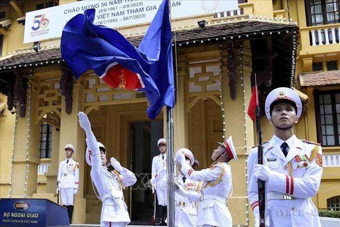 Lễ Thượng cờ kỷ niệm 56 năm Ngày thành lập ASEAN tại Trụ sở Bộ Ngoại giao (Hà Nội, 8/8/2023). Ảnh: TTXVN