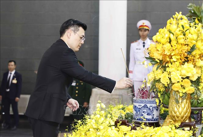 Đoàn Vương quốc Thái Lan viếng Tổng Bí thư Nguyễn Phú Trọng. Ảnh: TTXVN