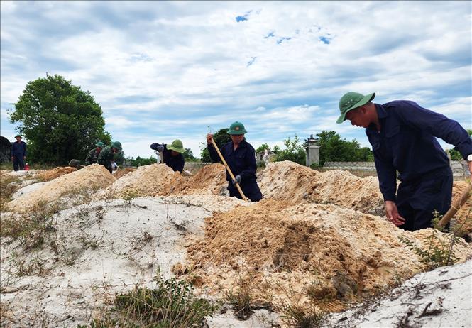 Đội quy tập 192 tìm kiếm thi hài các liệt sĩ tại thôn Trung Hồ, xã Quảng Thái, huyện Quảng Điền (Thừa Thiên - Huế). Ảnh: Mai Trang - TTXVN