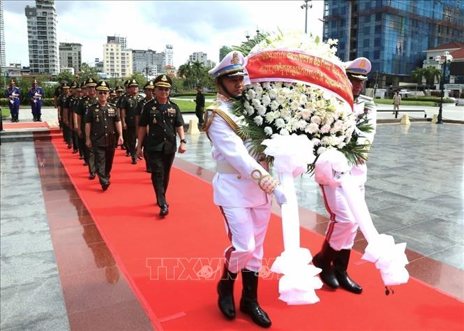 The Cambodian Ministry of National Defence delegation led by Gen Yun Min. VNA Photo
