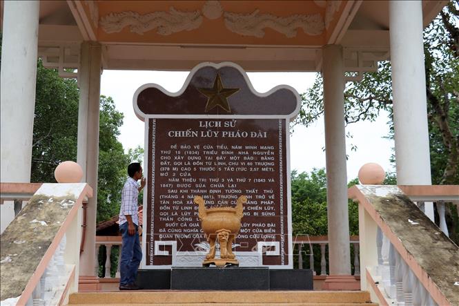 Di tích Lũy Pháo Đài ở xã Phú Tân, huyện Tân Phú Đông ghi dấu một thời chống Pháp của Anh hùng dân tộc Trương Định. Ảnh: Hữu Chí - TTXVN