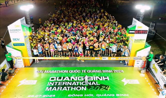 Các vận động viên chuẩn bị xuất phát. Ảnh: TTXVN phát