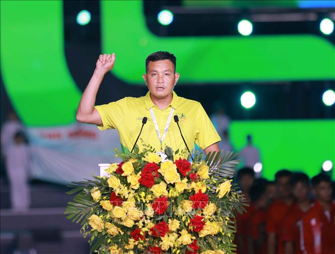Đại diện Tổ trọng tài về tham gia Hội khỏe tuyên thệ. Ảnh: Thanh Tùng - TTXVN