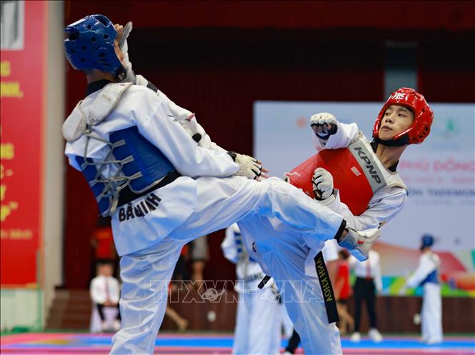 Thi đấu đối kháng môn Taekwondo, nội dung Nam, hạng -55kg. Ảnh: Thanh Tùng - TTXVN