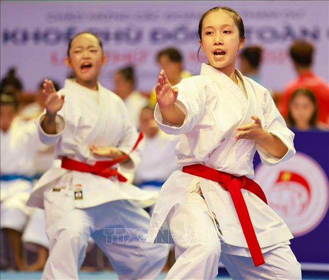 Thi đấu môn Karate, nội dung Kata đồng đội Nữ. Ảnh: Thanh Tùng - TTXVN