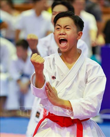 Thi đấu môn Karate, nội dung Kata đồng đội Nam. Ảnh: Thanh Tùng - TTXVN
