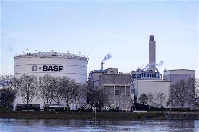 Nhà máy của tập đoàn hóa chất BASF tại Ludwigshafen, Đức. Ảnh: Getty Images/TTXVN
