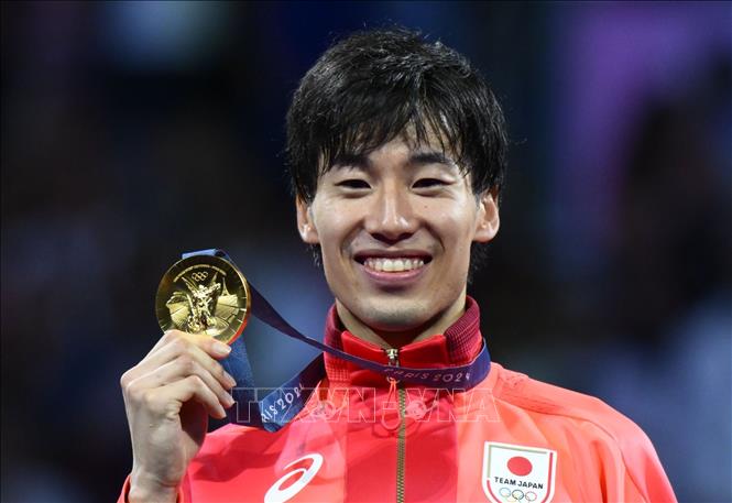 VĐV Koki Kano của Nhật Bản giành HCV nội dung đấu kiếm ba cạnh cá nhân nam tại Olympic 2024 ở Paris, Pháp ngày 28/7/2024. Ảnh: Kyodo/TTXVN