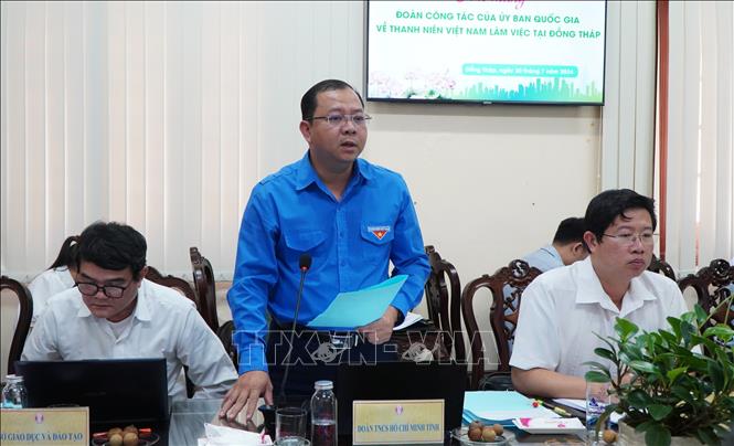 Bí thư Tỉnh đoàn Đồng Tháp Huỳnh Minh Thức phát biểu tại buổi làm việc. Ảnh: Nhựt An - TTXVN