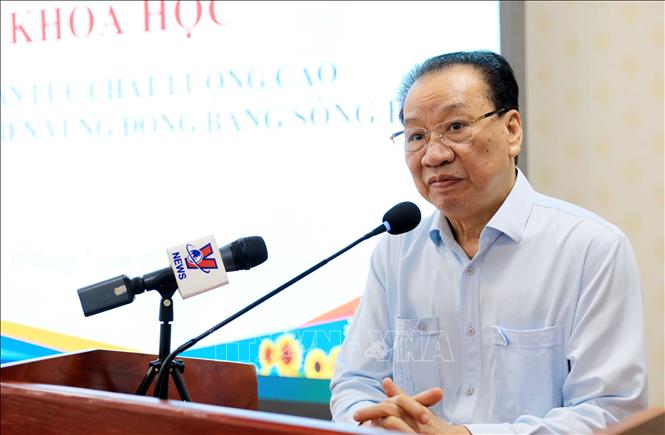 GS. TS Phùng Hữu Phú, Chủ tịch Hội đồng Tư vấn Phát triển, Trường Đại học Thái Bình phát biểu tham luận. Ảnh: Thế Duyệt - TTXVN