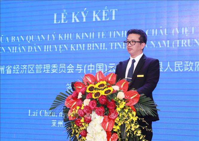 Head of the Lai Chau Economic Zone Management Board Vu Huy Hoa speaks at the signing ceremony. VNA Photo: Quý Trung