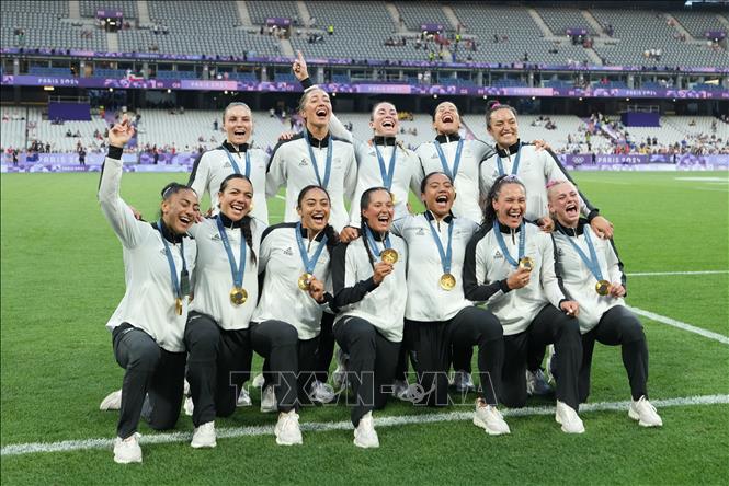 Đội New Zealand giành HCV nội dung bóng bầu dục bảy người của nữ tại Olympic Paris 2024 ở Paris, Pháp, ngày 30/7/2024. Ảnh: THX/TTXVN