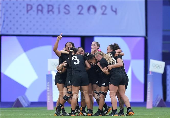 Đội New Zealand giành HCV nội dung bóng bầu dục bảy người của nữ tại Olympic Paris 2024 ở Paris, Pháp, ngày 30/7/2024. Ảnh: THX/TTXVN