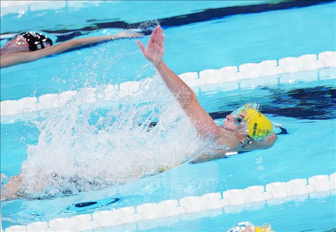VĐV Kaylee McKeown thi đấu ở nội dung bơi ngửa 100m nữ tại Olympic Paris 2024 ở Paris, Pháp, ngày 30/7/2024. Ảnh: THX/TTXVN