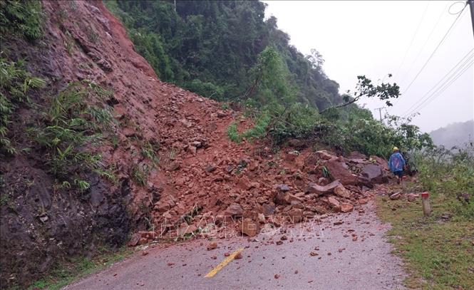 Điểm sạt lở tại km190+710 trên quốc lộ 4H kết nối huyện Sìn Hồ (Lai Châu) với huyện Mường Nhé (Điện Biên). Ảnh: TTXVN phát