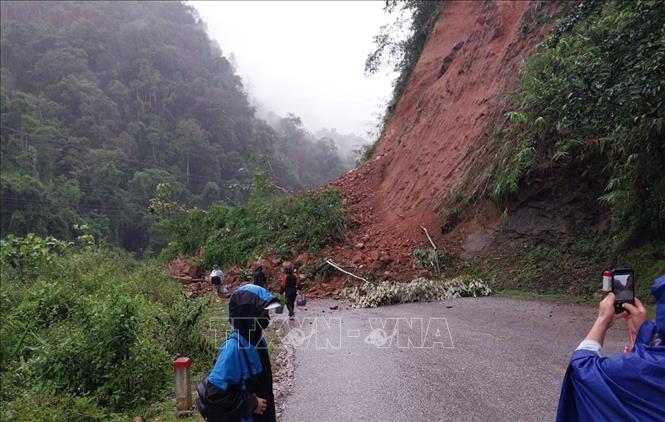 Điểm sạt lở tại km190+710 trên quốc lộ 4H kết nối huyện Sìn Hồ (Lai Châu) với huyện Mường Nhé (Điện Biên). Ảnh: TTXVN phát