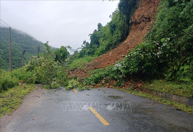 Điểm sạt lở tại km 242+550 trên quốc lộ 4H kết nối huyện Sìn Hồ (Lai Châu) với huyện Mường Nhé (Điện Biên). Ảnh: TTXVN phát