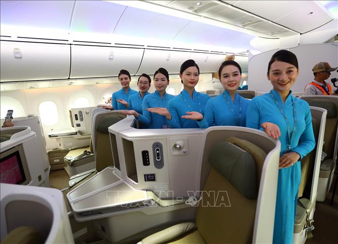 Máy bay có 24 ghế tại khoang Thương gia. Ghế hạng Thương gia được bố trí so le hình xương cá và có thể ngả phẳng hoàn toàn. Ảnh: Huy Hùng - TTXVN