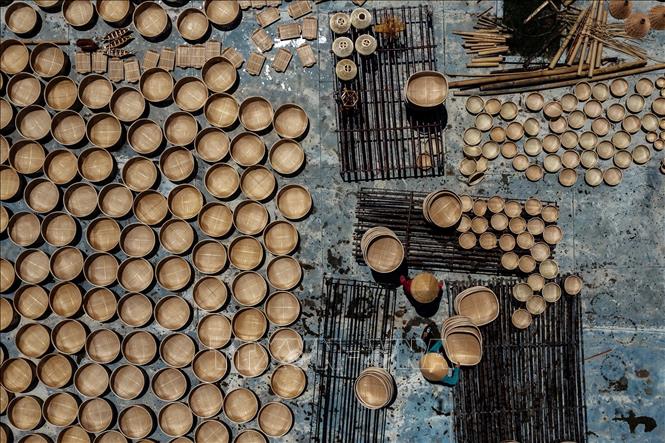 Năm 2007, Hợp tác xã Mây tre Bao La được thành lập, đánh dấu bước ngoặt quan trọng trong hành trình phát triển của làng nghề. Ảnh: Minh Quyết – TTXVN