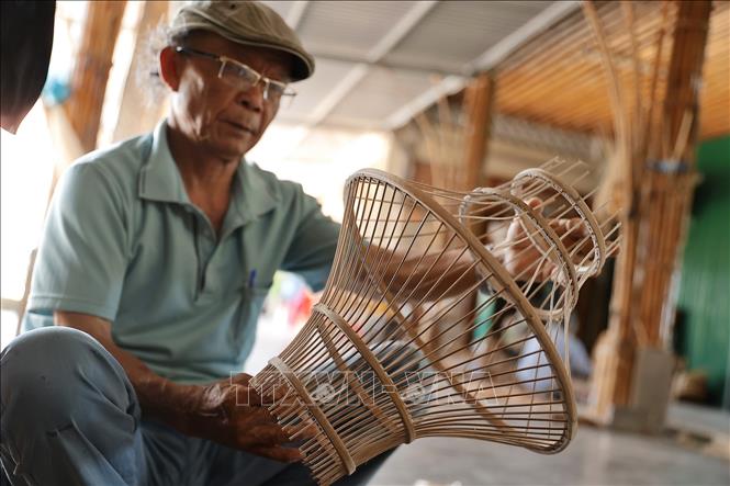Các sản phẩm của mây tre đan Bao La được làm chủ yếu làm từ nguồn nguyên liệu tre, mây có tại địa phương, rất thân thiện với môi trường. Ảnh: Minh Quyết – TTXVN
