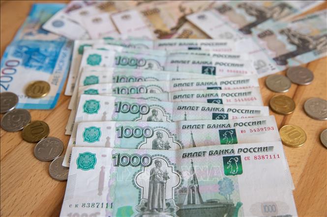 (Tư liệu) Đồng tiền ruble của Nga tại thủ đô Moskva. Ảnh: THX/TTXVN