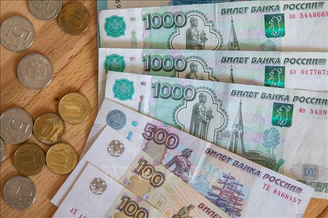 (Tư liệu) Đồng tiền ruble của Nga tại thủ đô Moskva. Ảnh: THX/TTXVN