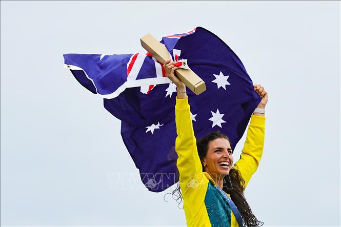 VĐV Fox Jessica của Australia giành HCV nội dung đua thuyền vượt chướng ngại vật đơn nữ tại Olympic Paris 2024 ở Vaires-sur-Marne, Pháp, ngày 31/7/2024. Ảnh: THX/TTXVN