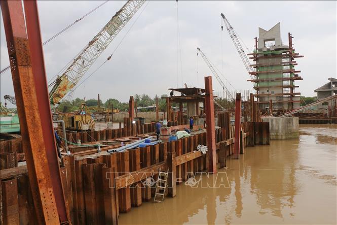 Cống âu Rạch Mọp với kinh phí đầu tư trên 500 tỷ, nằm cặp sông Hậu, giáp ranh giữa huyện Kế Sách và Long Phú, tỉnh Sóc Trăng. Ảnh: Tuấn Phi-TTXVN