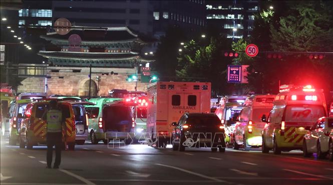 Hiện trường vụ tai nạn xe hơi gần Tòa thị chính Seoul, Hàn Quốc ngày 1/7/2024. Ảnh: THX/TTXVN