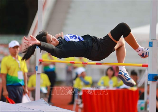 Thi đấu nội dung nhảy cao nữ. Ảnh: Thanh Tùng - TTXVN