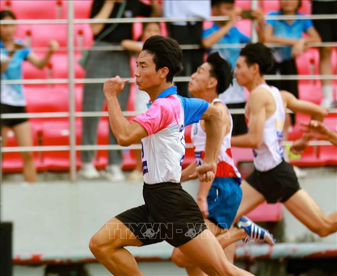 Thi đấu nội dung chạy 100m nam. Ảnh: Thanh Tùng - TTXVN