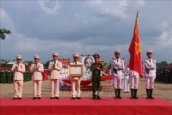 Trung đoàn CSCĐ Đông Nam TP Hồ Chí Minh đón nhận Huân chương Chiến công hạng Ba. Ảnh: Bùi Giang - TTXVN 