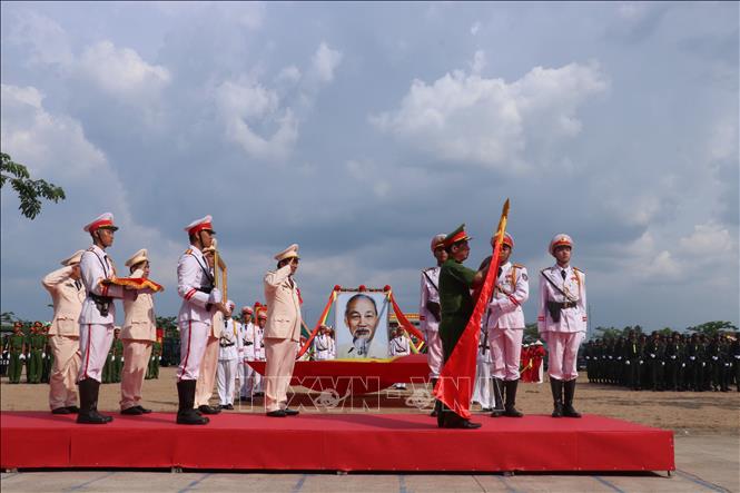 Trung đoàn Cảnh sát Cơ động Đông Nam Tp. Hồ Chí Minh đón nhận Huân chương Chiến công hạng Ba. Ảnh: Bùi Giang - TTXVN 