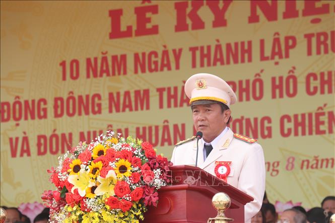 Đại tá Nguyễn Tấn Phúc, Trung đoàn trưởng Trung đoàn Cảnh sát Cơ động Đông Nam Tp. Hồ Chí Minh phát biểu tại lễ kỷ niệm 10 năm thành lập. Ảnh: Bùi Giang - TTXVN 
