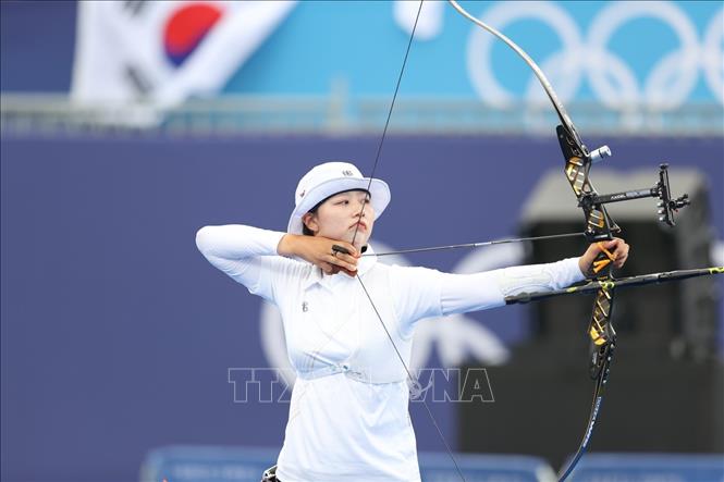 Lim Si Hyeon từng thiết lập một kỷ lục thế giới và 3 kỷ lục Olympic trong ngày khai màn bộ môn bắn cung bắn cung tại Thế vận hội Paris 2024. Ảnh: Hoàng Linh/TTXVN
