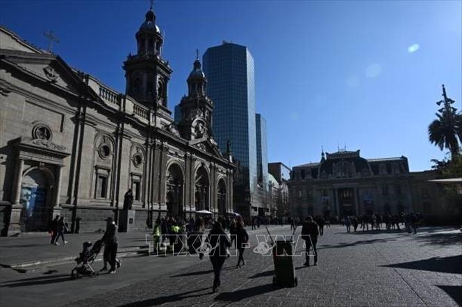 Cảnh đường phố tại thủ đô Santiago của Chile, ngày 2/7/2024. Ảnh: Getty Images/TTXVN