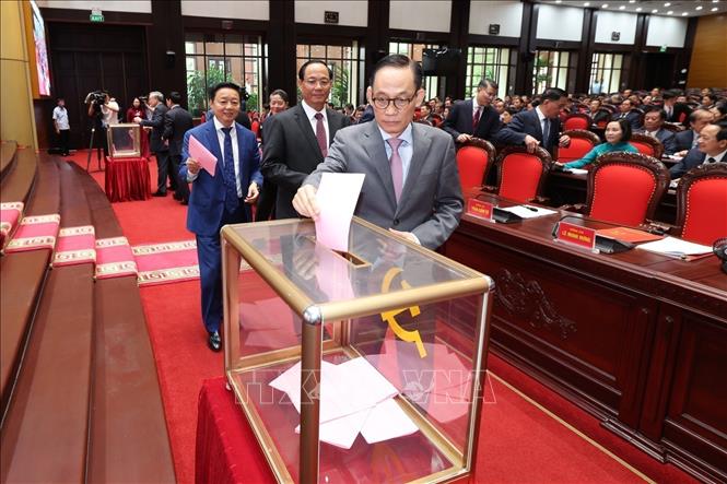 Members of the 13th CPC CC cast their votes for the Party General Secretary position. VNA Photo