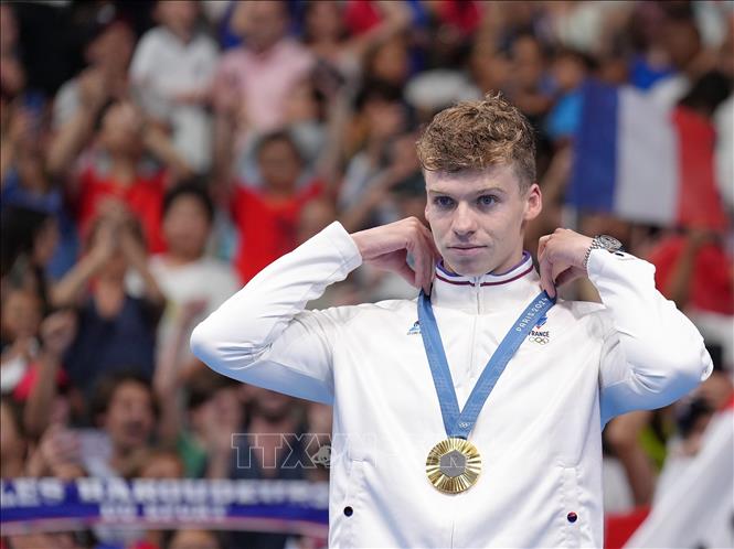 Siêu kình ngư Leon Marchand đoạt HCV nội dung bơi cá nhân hỗn hợp nam tại Olympic Paris 2024, ngày 2/8/2024. Ảnh: THX/TTXVN