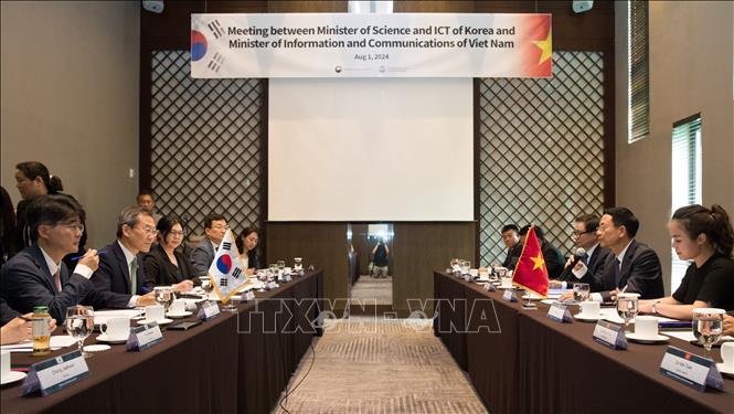 Quang cảnh cuộc họp giữa Bộ Thông tin và Truyền thông Việt Nam với Bộ Khoa học và Công nghệ thông tin-truyền thông Hàn Quốc. Ảnh: Khánh Vân - TTXVN 