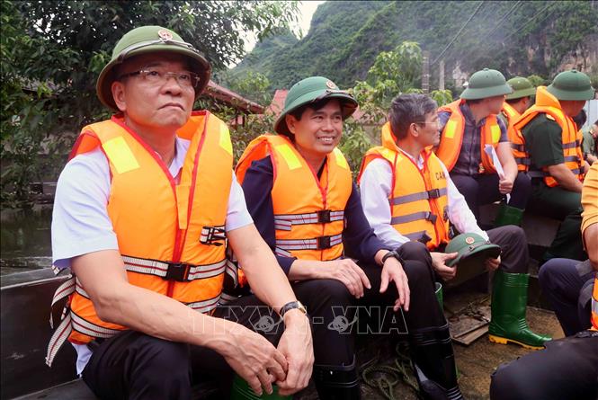 Phó Thủ tướng Lê Thành Long và đoàn công tác kiểm tra khu vực ngập lụt tại bản Phiêng Nghè, xã Chiềng Đen, thành phố Sơn La (Sơn La). Ảnh: Quang Quyết – TTXVN