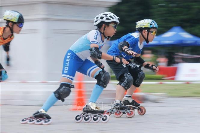 Các VĐV tham gia thi đấu ở các lứa tuổi khác nhau. Ảnh: Minh Quyết - TTXVN