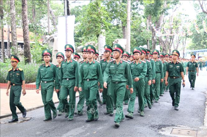 Lực lượng vũ trang Thành phố Hồ Chí Minh đi bộ đồng hành “Vì nạn nhân chất độc da cam/đioxin năm 2024”. Ảnh: Thanh Vũ-TTXVN
