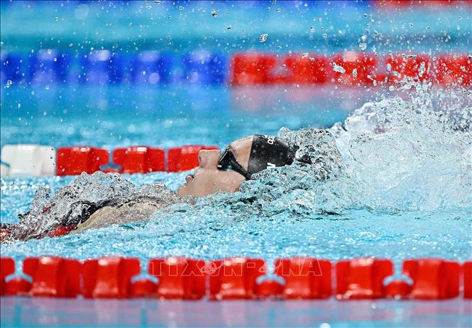 VĐV Summer McIntosh của Canada tranh tài nội dung bơi hỗn hợp cá nhân 200m nữ tại Olympic 2024 ngày 3/8/2024. Ảnh: THX/TTXVN
