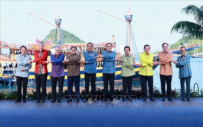 Thủ tướng Phạm Minh Chính cùng các lãnh đạo ASEAN tại Phiên họp hẹp Hội nghị cấp cao ASEAN lần thứ 42, ở Labuan Bajo, Indonesia (11/5/2023). Ảnh: Dương Giang-TTXVN