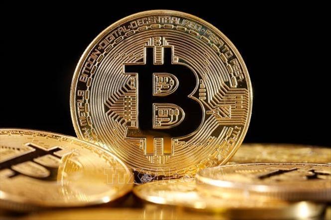 (Tư liệu) Đồng tiền điện tử bitcoin. Ảnh: Getty Images/TTXVN