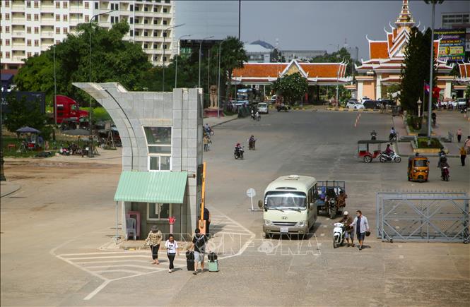 Mộc Bài hiện là cửa khẩu quốc tế đường bộ lớn nhất phía Nam trên tuyến biên giới đất liền Việt Nam – Campuchia vì vậy lượng du khách quốc tế đến tham quan các điểm du lịch tỉnh Tây Ninh gia tăng. Ảnh: Giang Phương - TTXVN